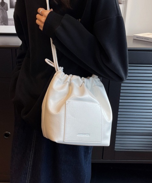 オフホワイト　ミニショルダー off white（オフホワイト） バッグ エナメルレザー ロゴ ショルダー