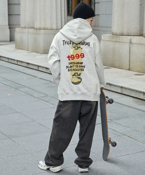 MONO-MART（モノマート） パーカー スプレーグラフィックバック