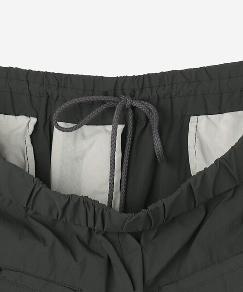 ワイドパンツ パンツ mando | 「別注」 製品染め ナイロンパンツ MEN メンズの画像