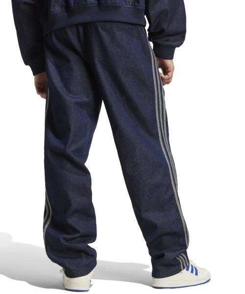 ✨アディカラー デニム リラックスパンツ / adidas originals adidas（アディダス）の「アディカラー デニム リラックスパンツ