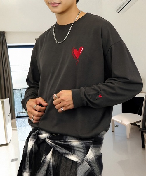 黒 Tシャツ 赤いハート刺繍 tシャツ 刺繍 長袖 Tシャツ ハート 黒猫 バルーン グラフィック メンズ