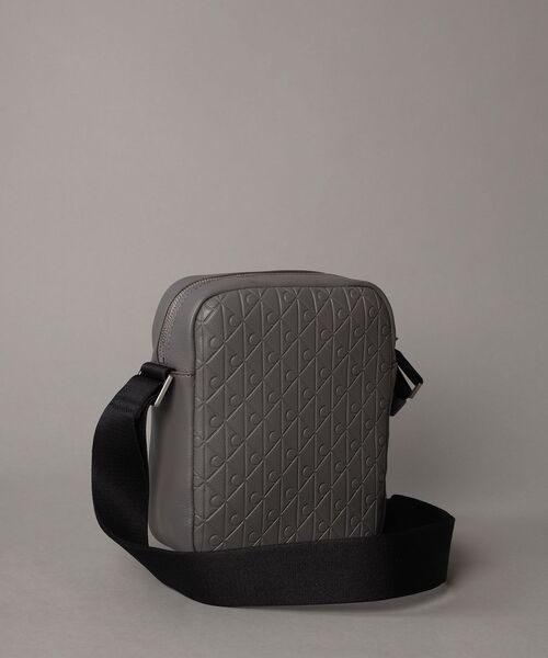 【未使用 タグ付】カルバンクライン ショルダーバッグ ロゴ フラップ エンボス Calvin Klein（カルバン・クライン） ショルダーバッグ エンブレム