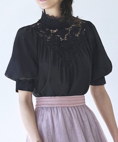 トライアングルカットワークレースブラウス