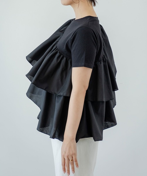ASTRÆT フリル付き黒半袖Tシャツ rectangle tシャツ アシンメトリーフリルTシャツ レディース