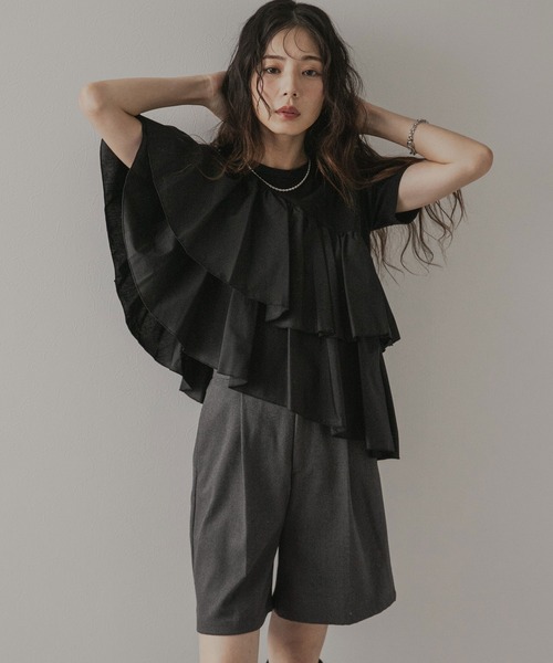 ASTRÆT フリル付き黒半袖Tシャツ ASTRÆT フリル付き黒半袖Tシャツ サイトS'YTE ボタニカル
