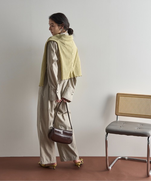 THE Yon ショルダーバッグ バッグ ニュアンスバックルパテントフェイク