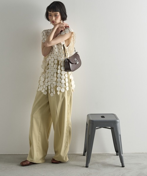 THE Yon ショルダーバッグ バッグ ニュアンスバックルパテントフェイク