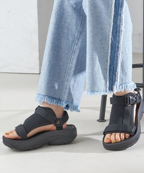 即発★人気モデル★Teva★W HURRICANE AMPSOLE VOLT★1155030BLK 1155030-BKWH_1.png?_s=RAABAB0