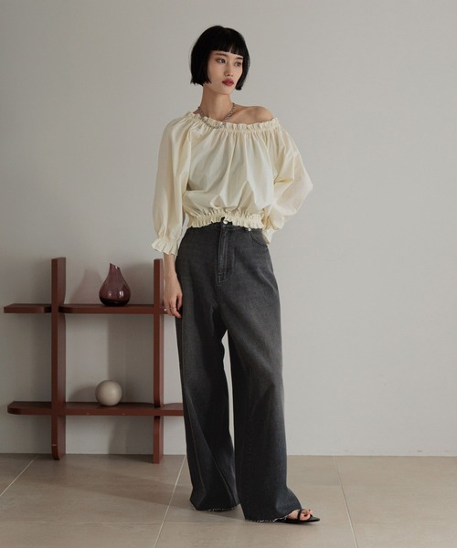 美品 ローリーズファーム オフショル シャーリング フレア袖 花柄 フェミニン オフショル花柄シャーリングトップス オフショルダー レディース