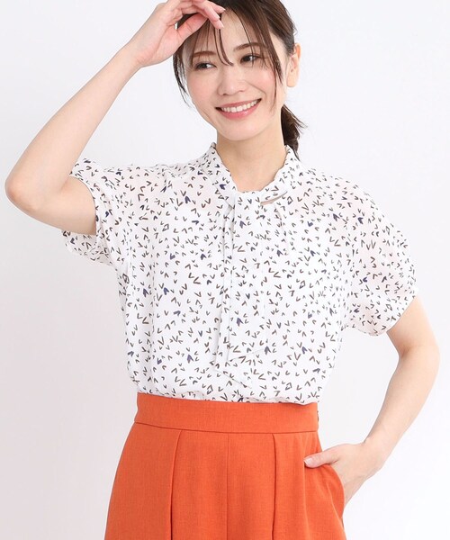 ブラウス シャツ 「夏SALE／接触冷感／マシンウォッシュ可／セットアップ可」ボウタイプリントブラウス レディース