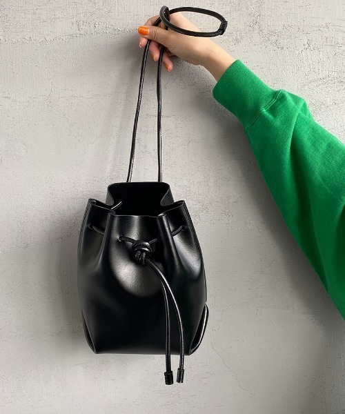 「YAHKI」 ショルダーバッグ ONE SIZE ブラック レディースの画像