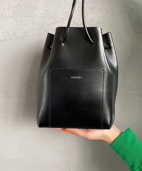 「YAHKI」 ショルダーバッグ ONE SIZE ブラック レディースの画像
