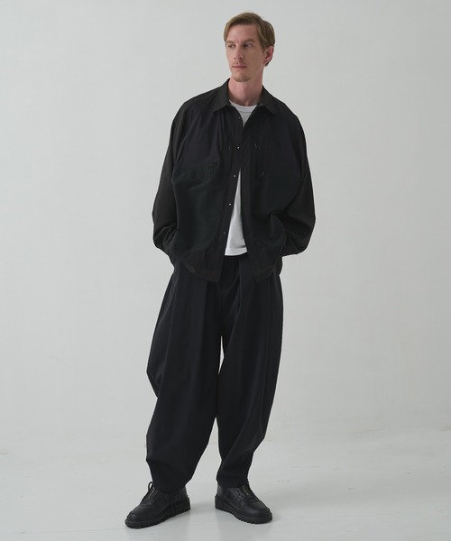 シャツ 「White Mountaineering / ホワイトマウンテニアリング」MULTI POCKET SHIRT メンズの画像