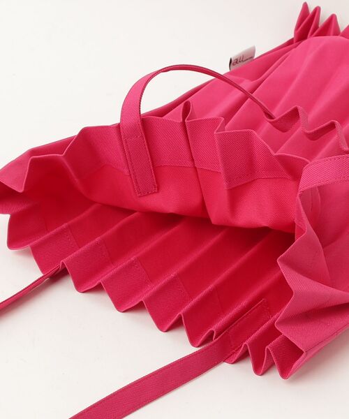 me ISSEY MIYAKE 「me by MIYAKE」 TRUNK PLEATS BAG - ピンク