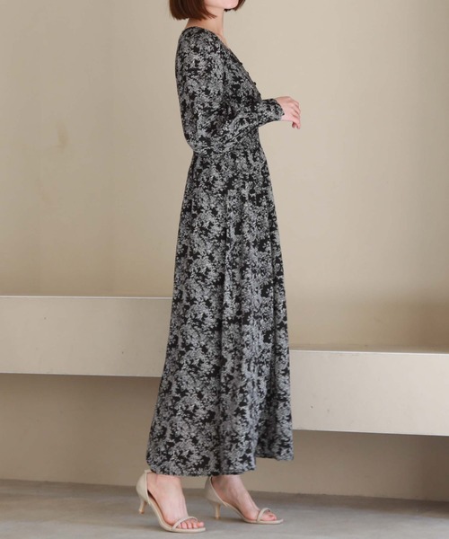 美品✨LL✨トッカ ワンピース 花柄 シャーリング 凛と咲く紫花シャーリングミディアムワンピース – ONE PEACE ONLINE