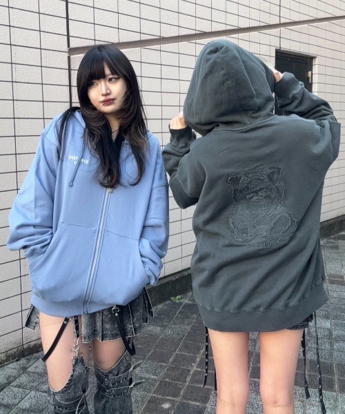 OY パーカー 「OY/オーワイ」 PIGMENT EMBROIDERED SKETCH DOLLY