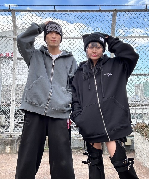 トップス OY EMBROIDERED SKETCH DOLLY HOODIE ZIPUP OY/オーワイ』 EMBROIDERED SKETCH DOLLY HOODIE ZIP UP/ エンブ