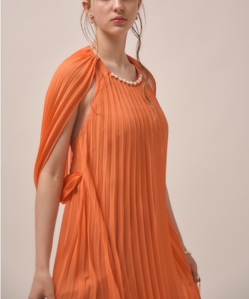 ERADIE（エラディエ） ワンピース Accordion pleated pearl cape dress