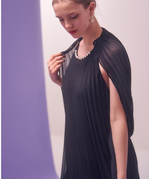 ERADIE（エラディエ） ワンピース Accordion pleated pearl cape dress