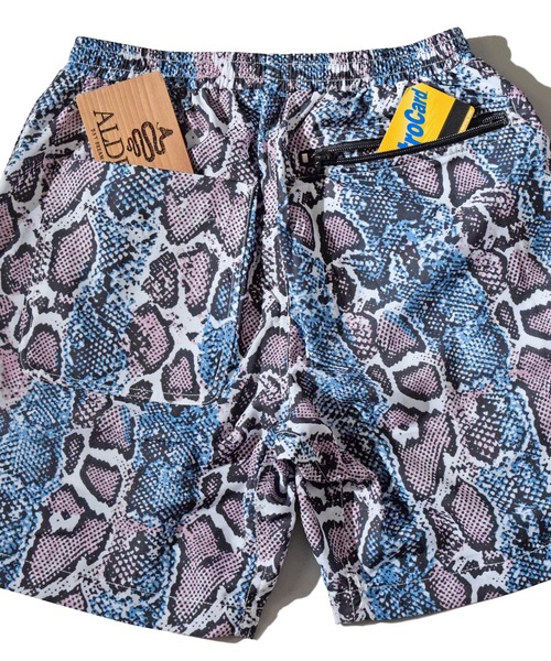 d.i.a ダイヤ　パイソン柄ショートパンツ d.i.a（ショートパンツ）のフリマアイテム一覧