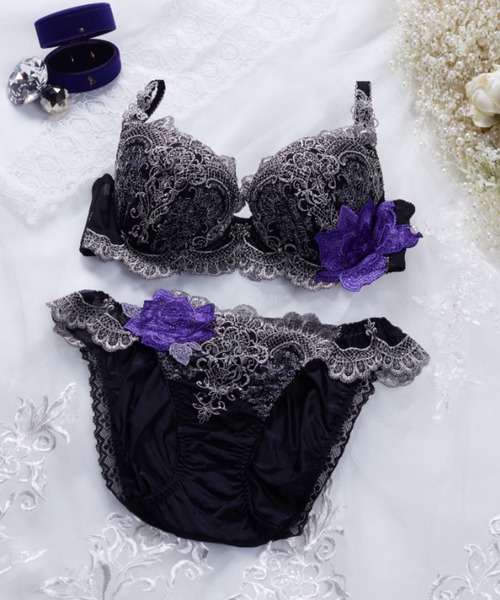 Due Perle（ドゥペルル） ブラジャー ショーツセット 「しっかり美胸