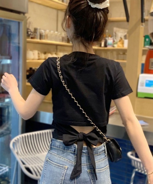 MSGM バックリボンTシャツ バックシャンで旬な装い ウエスト見せバックリボンTシャツ ショート丈