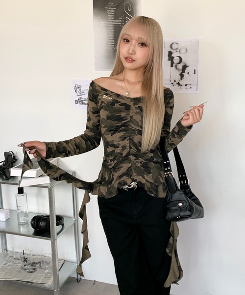 は*な様 oriens ホットフィットフリルタンクトップ　迷彩柄 セール】迷彩柄裾フリルギャザートップス（Tシャツ/カットソー