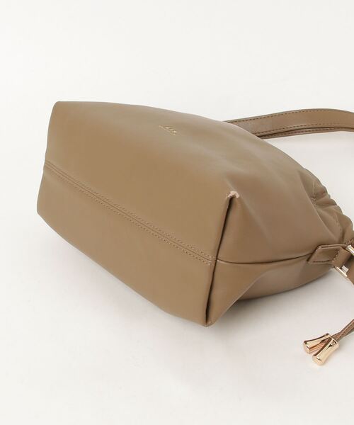 A.P.C.（アーペーセー） ワンポイントショルダーバッグ - ベージュ 