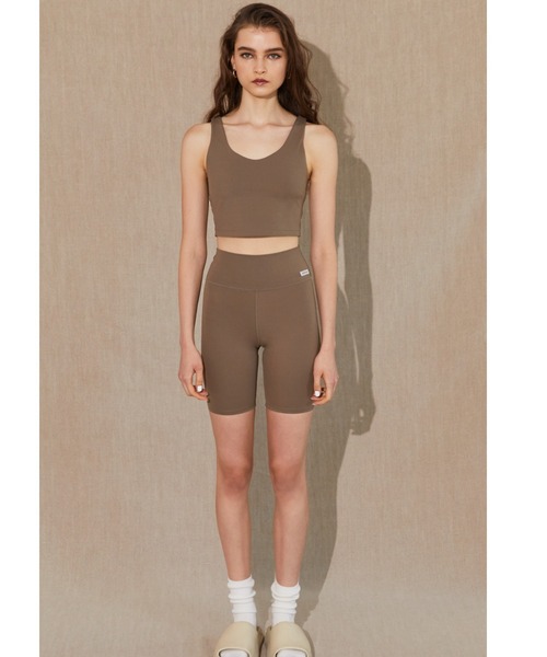 ALEXIA STAM バッククロス クロップドトップ & レギンスセット ALEXIA STAM バッククロス クロップドトップ & レギンスセット