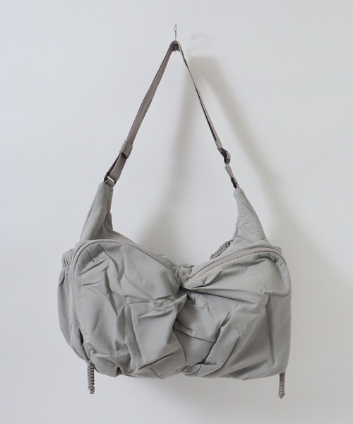WILD BERRY DRAWSTRING BAG (L)ホワイト週末最終価格 WILD THINGS（ワイルドシングス） ショルダーバッグ WILD THINGS PUFF