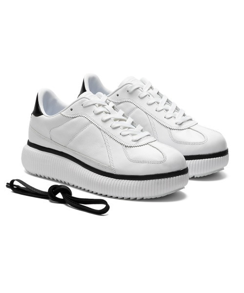 Onitsuka Tiger スニーカー ホワイト。￼￼￼レディース24cm Onitsuka Tiger（オニツカタイガー） ローカットスニーカー 24