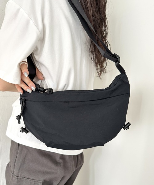 THE NORTH FACE ブラックショルダーバッグザノースフェイス未使用近い THE NORTH FACE ショルダーバッグ バッグ 国内未発売 FACE(ザ