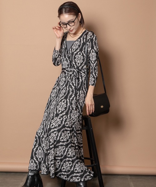 ADORE グロッシーブロードワンピース　カシュクール　ブラック　38 ADORE グロッシーブロードワンピース カシュクール ブラック 38 - メルカリ