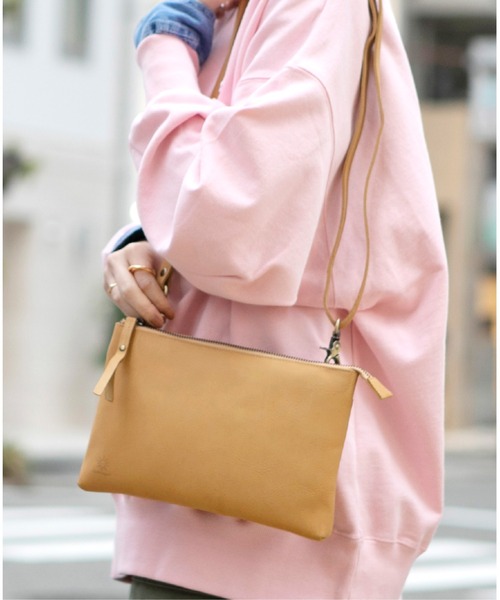 極美品✨ 近年 バーバリー ショルダーバッグ トリプルジップ レザー ロゴ型押し ショルダーバッグ バッグ 3Way プルアップレザー レディース メンズ
