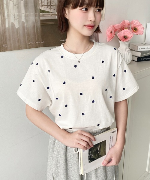 ホワイト 半袖Tシャツ ハート刺繍 セール】ハート刺繍半袖Tシャツ（Tシャツ/カットソー）｜moment+