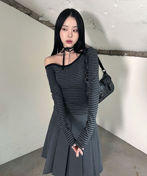 4INT. tシャツ ワンショルダー ボーダー 長袖 クロップド Tシャツ