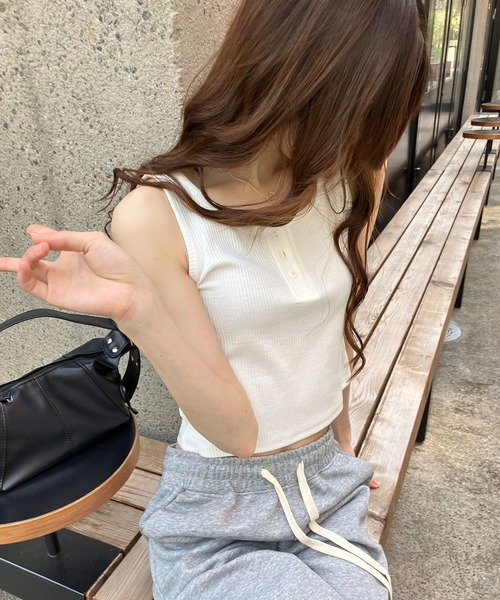 meJane タンクトップ ノースリーブ ヘンリーネック クロップド丈