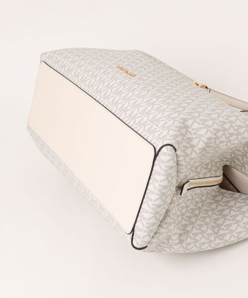 【美品】マイケルコース ショルダーバッグ MKシグネチャー レザー 白 総柄 MICHAEL KORS（マイケルコース） ショルダーバッグ バッグ JET SET