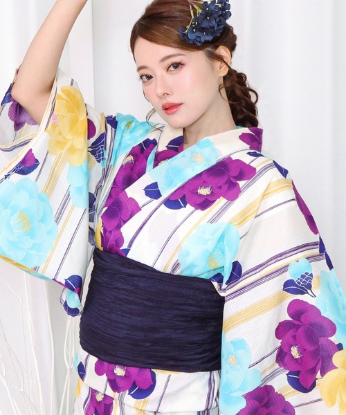 変わり織の葡萄色に、溢れんばかりの花が美しい浴衣です 変わり織の葡萄色に、溢れんばかりの花が美しい浴衣です