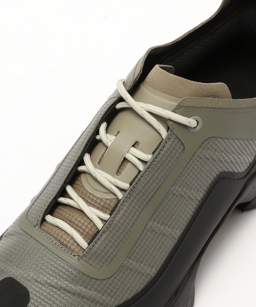 【関税込み】ROA グレー＆トープ Katharina Light スニーカー Katharina Light sneakers in grey - Roa | Mytheresa