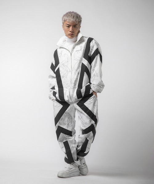 VANQUISH（ヴァンキッシュ） パンツ バロックプリント柄 ラインパンツ