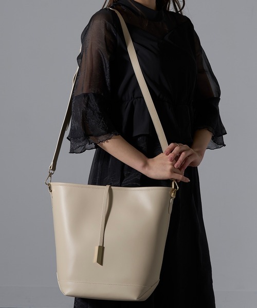 INNUE'  ハンドバッグ INNUE ワンハンドルバッグ ワンショルダーバッグ レディース