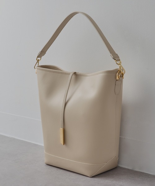 美品 イヌエ 2way レザー ショルダーバッグ レディース メンズ INNUE（イヌエ） ショルダーバッグ バッグ 「INNUE」2way ワンハンドル