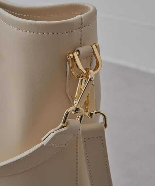 ★超美品★INNUE イヌエ　レザーチェーンバッグ INNUE】チェーンハンドレザーバッグ《WEB＆EPOCA THE SHOP店舗