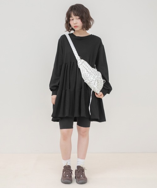 DAKS 肩フリル付き黒膝丈ワンピース HEILIS（ヘイリス） ワンピース ティアードカットワンピース