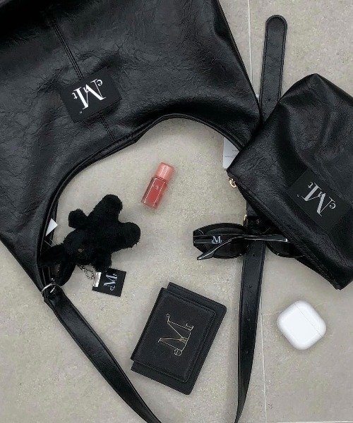 MUCENT クレセントレザーショルダーバッグ 男女共用 MUCENT（ムセント） ショルダーバッグ バッグ 「UNISEX」MUCENT