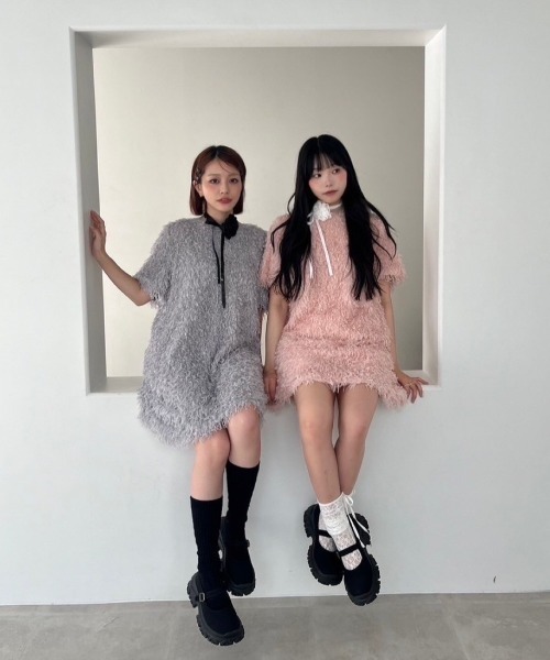 WERTHY FLUFFY DRESS ワンピース hugi ワンピース FLUFFY FEATHER DRESS/ふわふわフェザーワンピース