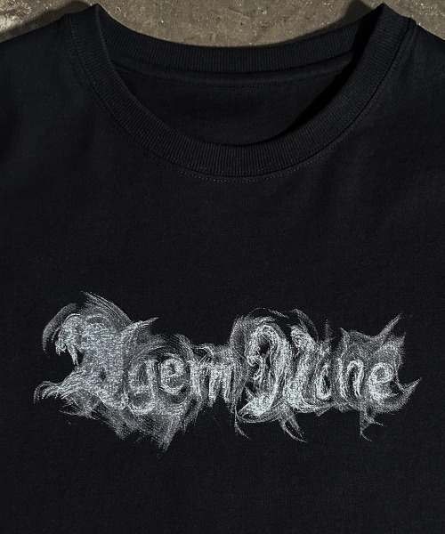 A'GEM/9 天使デザイン Tシャツ ブラック A'gem 9 tシャツ A'GEM/9 × .kom 「A'GEM/9/エージェムナイン