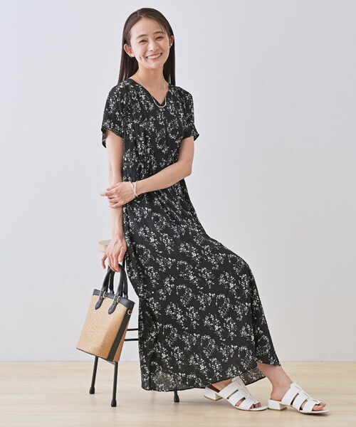 INDIVI ワンピース 「モノトーン小花柄」フィット＆フレア