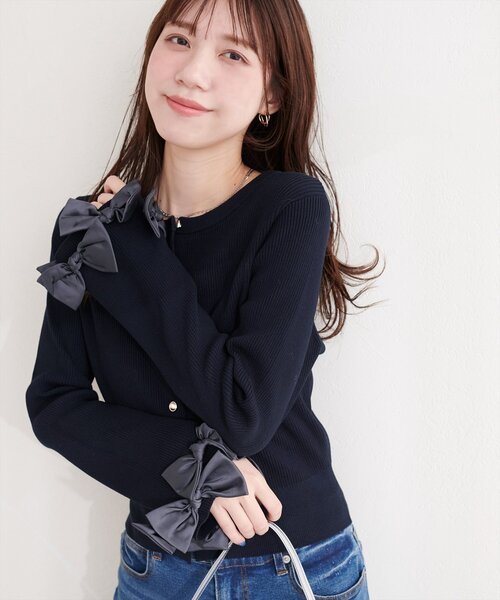【新品タグ付き】袖口リボンクルーネックカーデ　カーディガン　ナチュ 袖口リボンクルーネックカーデ | natural couture(ナチュラル